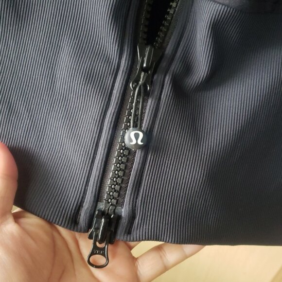 Lululemon Bla k Zip Up Ja ket Size 8 - Picture 9 of 9